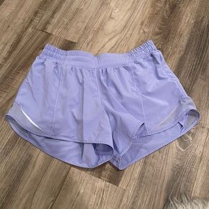 lululemon hotty hot shorts LR 4"